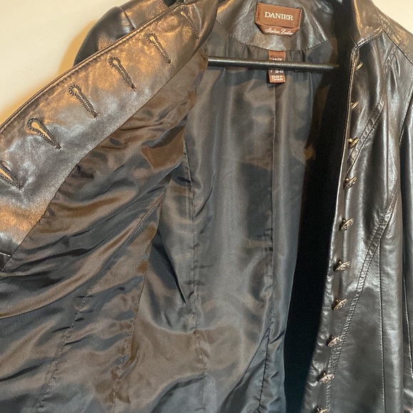 Authentic vintage 90s Danier Leather women’s fitted jacket - Picture 7 of 10